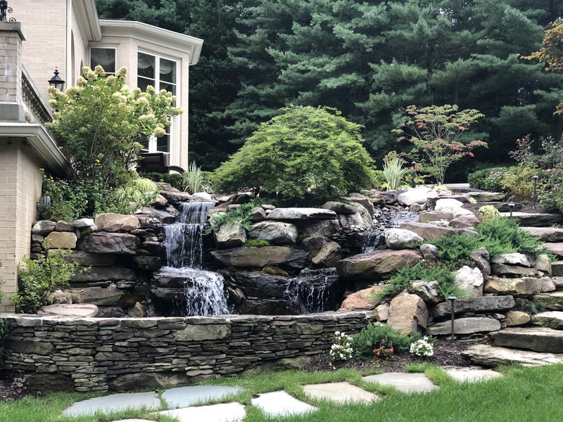 Design Custom Water Features in Nashville